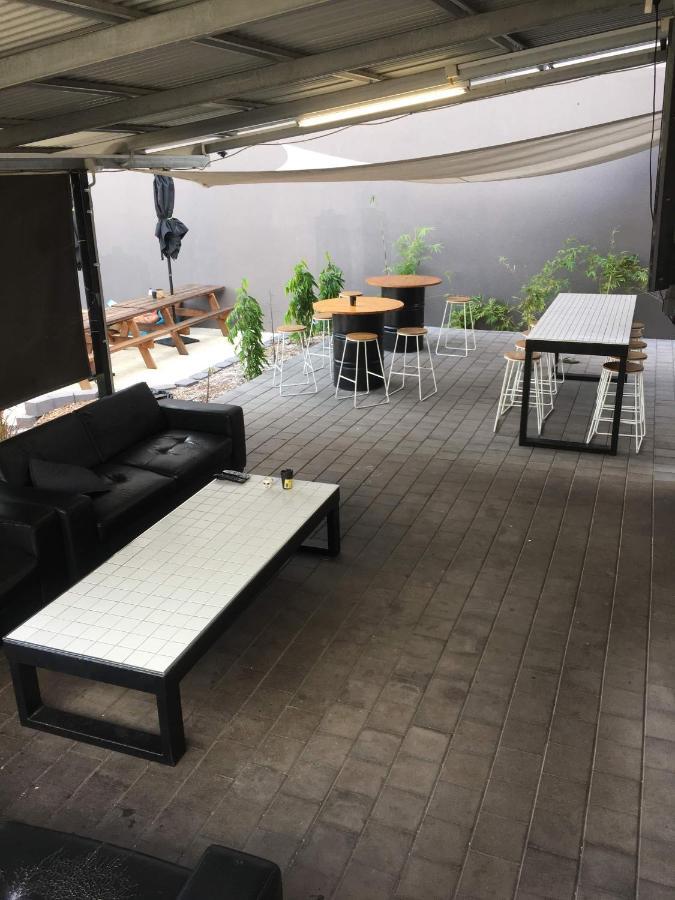 Down Under Hostels Darwin Exterior photo